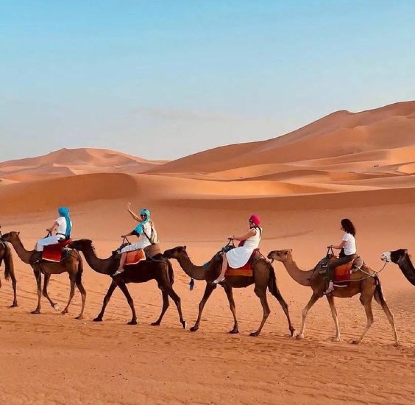 paseo en camello y noche en el desierto de Merzouga